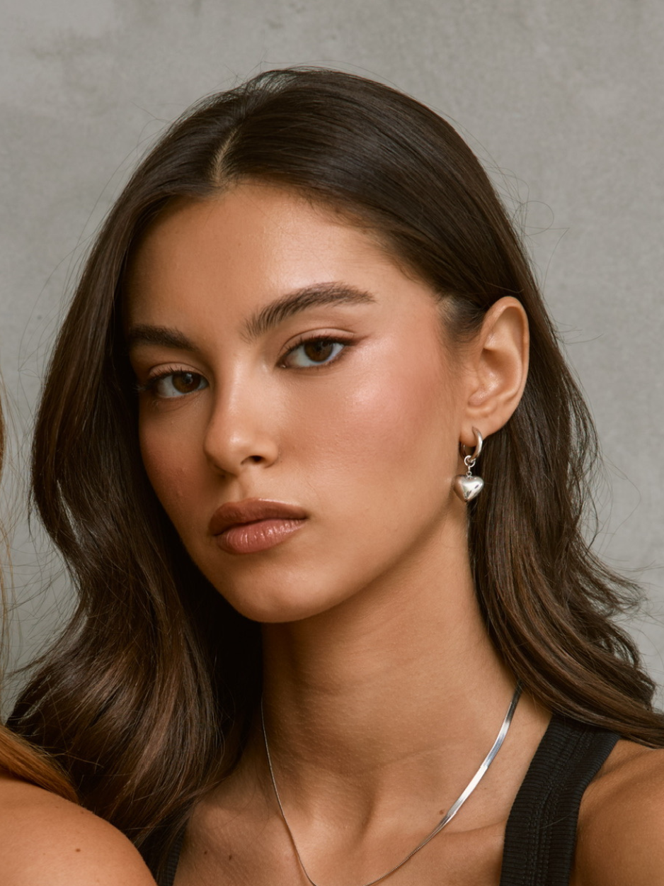 זוג עגילי צאנקי לב כסף