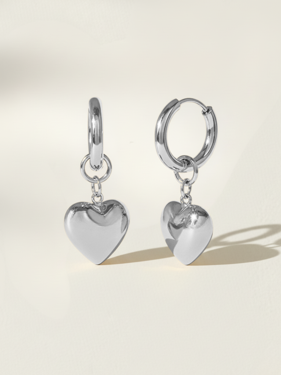 זוג עגילי צאנקי לב כסף