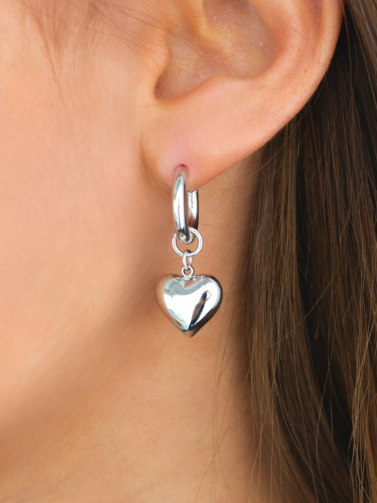 זוג עגילי צאנקי לב כסף